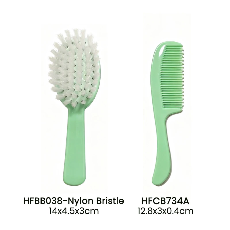 Brosse en plastique color&eacute;e pour b&eacute;b&eacute;s et enfants avec divers poils