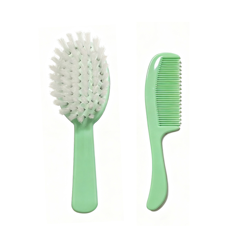 Brosse en plastique color&eacute;e pour b&eacute;b&eacute;s et enfants avec divers poils