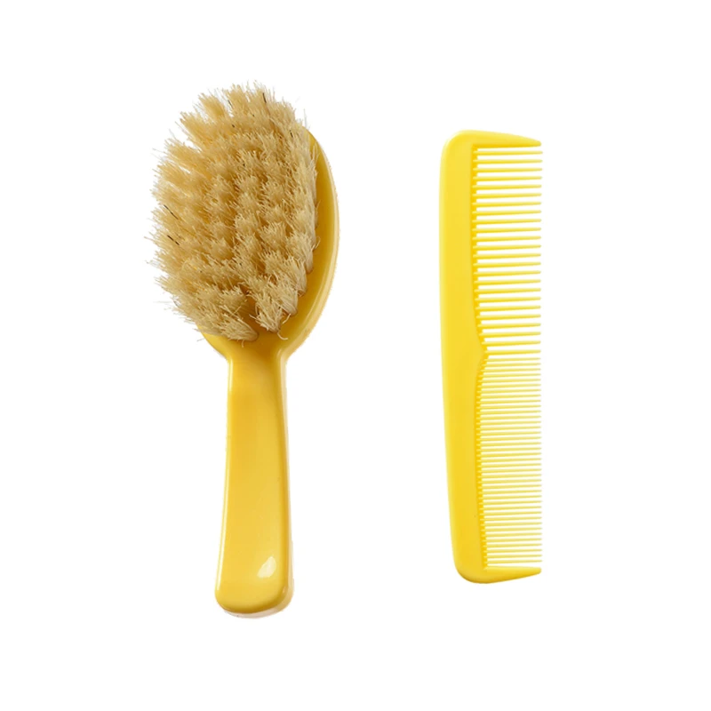 Brosse pour b&eacute;b&eacute; en plastique jaune avec ensemble de poils de sanglier