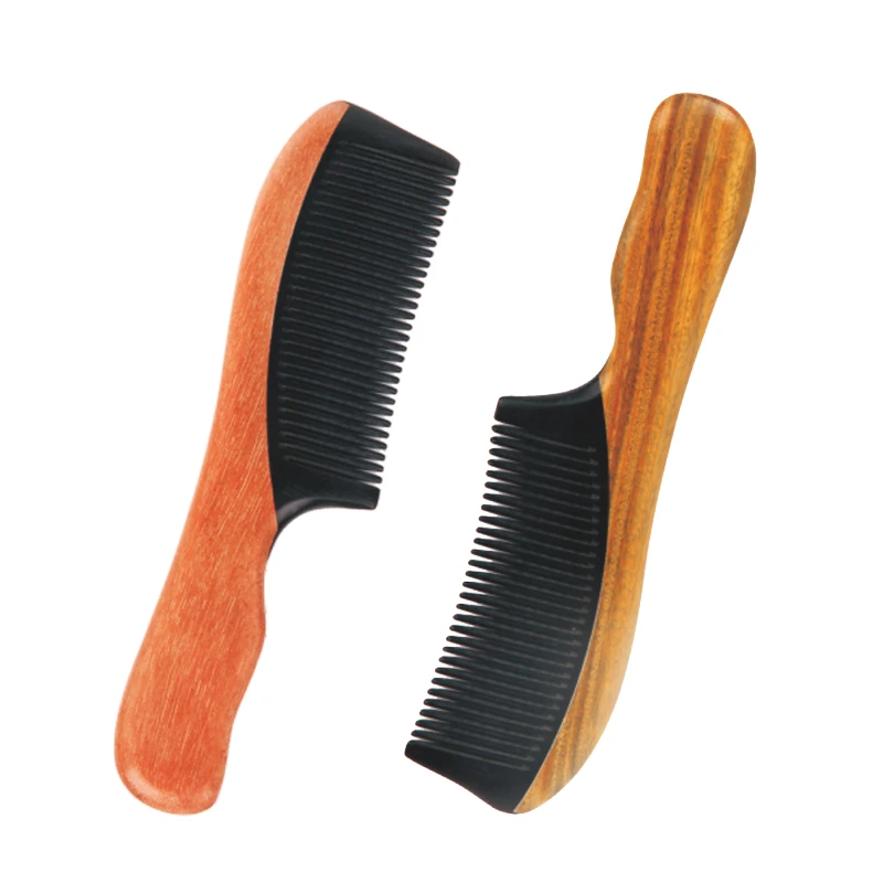 Peigne en bois avec dent antistatique