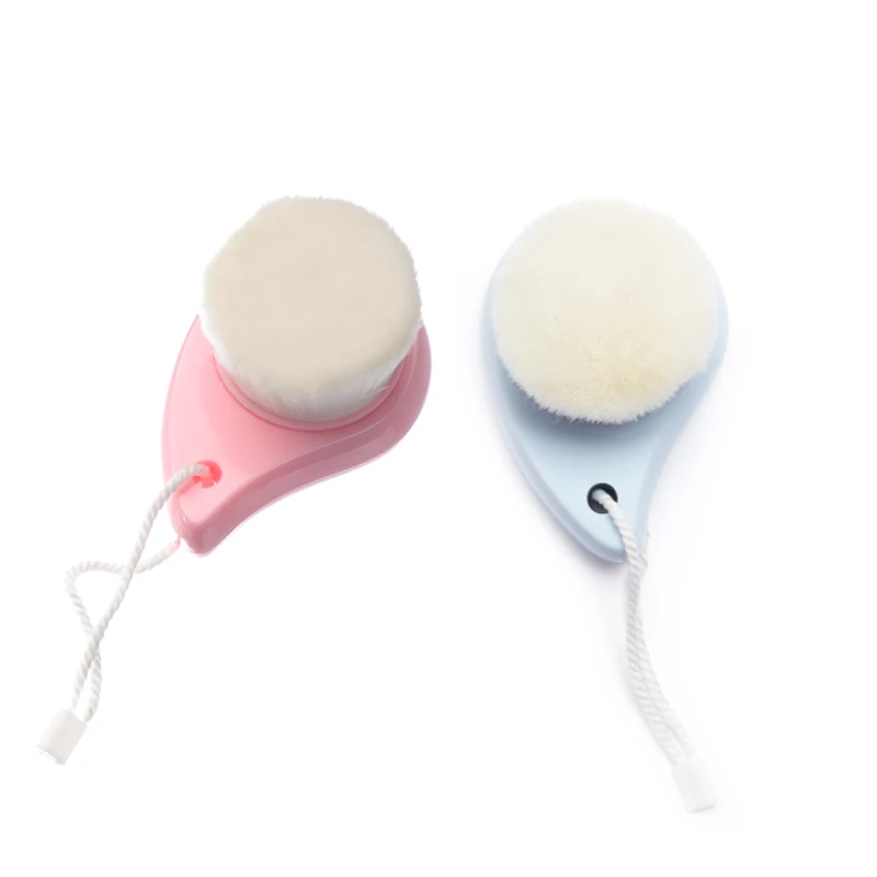 Mini brosse pour le visage &agrave; poils ultra-doux en plastique couleur macaron