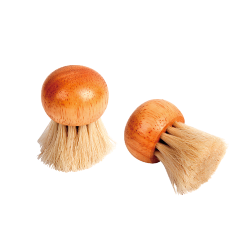 Jolie brosse de nettoyage en forme de champignon