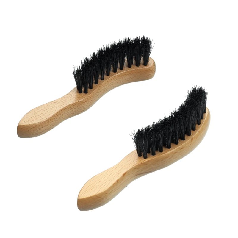 Brosse &agrave; capuchon avec manche en bois naturel courb&eacute;