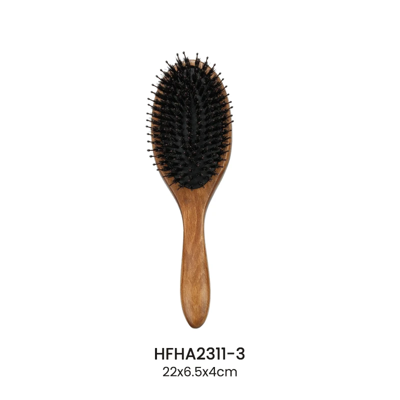 Brosse &agrave; cheveux en bois de h&ecirc;tre teint&eacute;e de couleur fonc&eacute;e