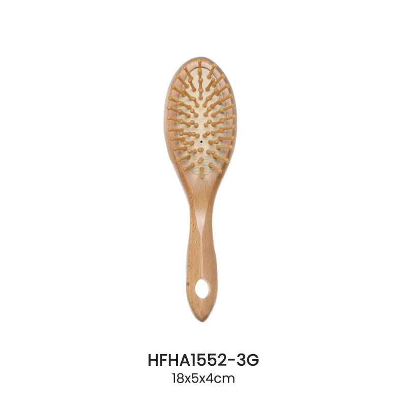 Brosse &agrave; cheveux en bois de h&ecirc;tre avec manche triangulaire sp&eacute;cial