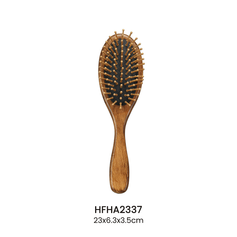 Brosse &agrave; cheveux ovale en bois de h&ecirc;tre teint&eacute; de couleur fonc&eacute;e