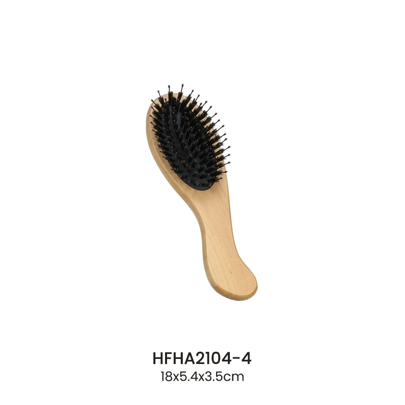 Brosse &agrave; cheveux ergonomique en bois Schima Superba avec poign&eacute;e incurv&eacute;e